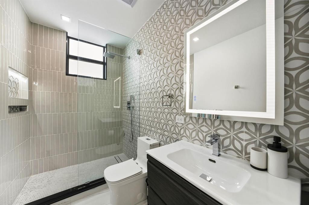 2581 NE 50th Lighthouse Point, FL 33064