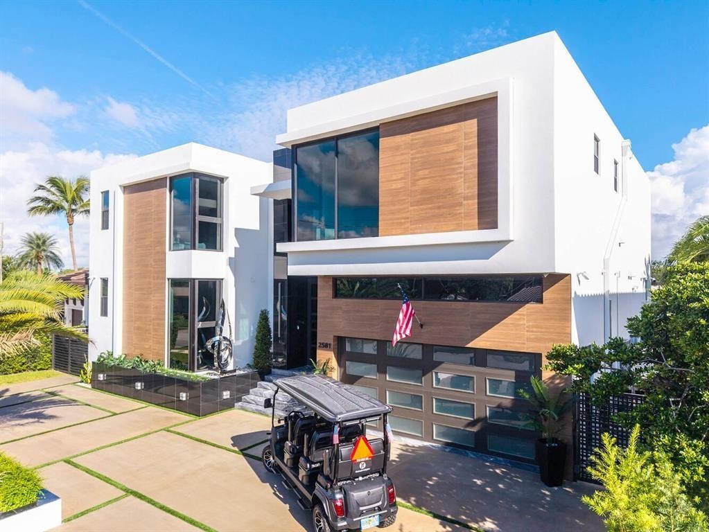 2581 NE 50th Lighthouse Point, FL 33064