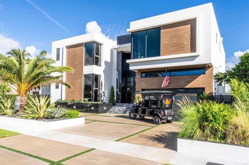 2581 NE 50th Lighthouse Point, FL 33064