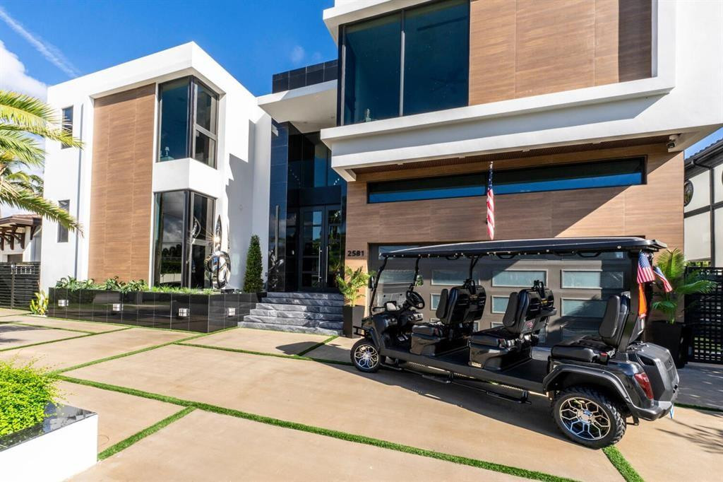 2581 NE 50th Lighthouse Point, FL 33064