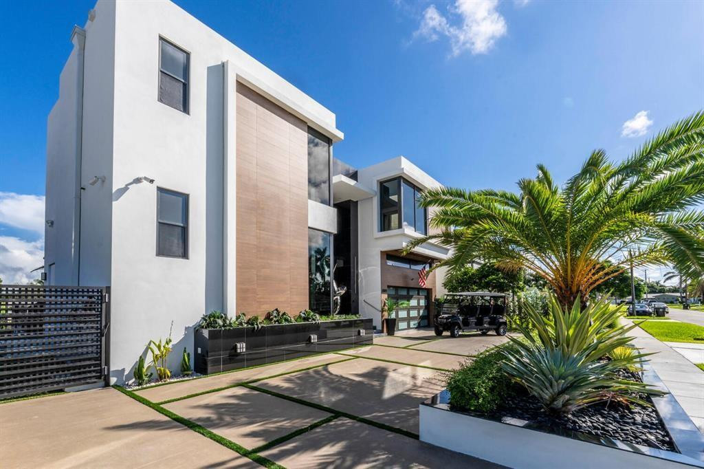 2581 NE 50th Lighthouse Point, FL 33064