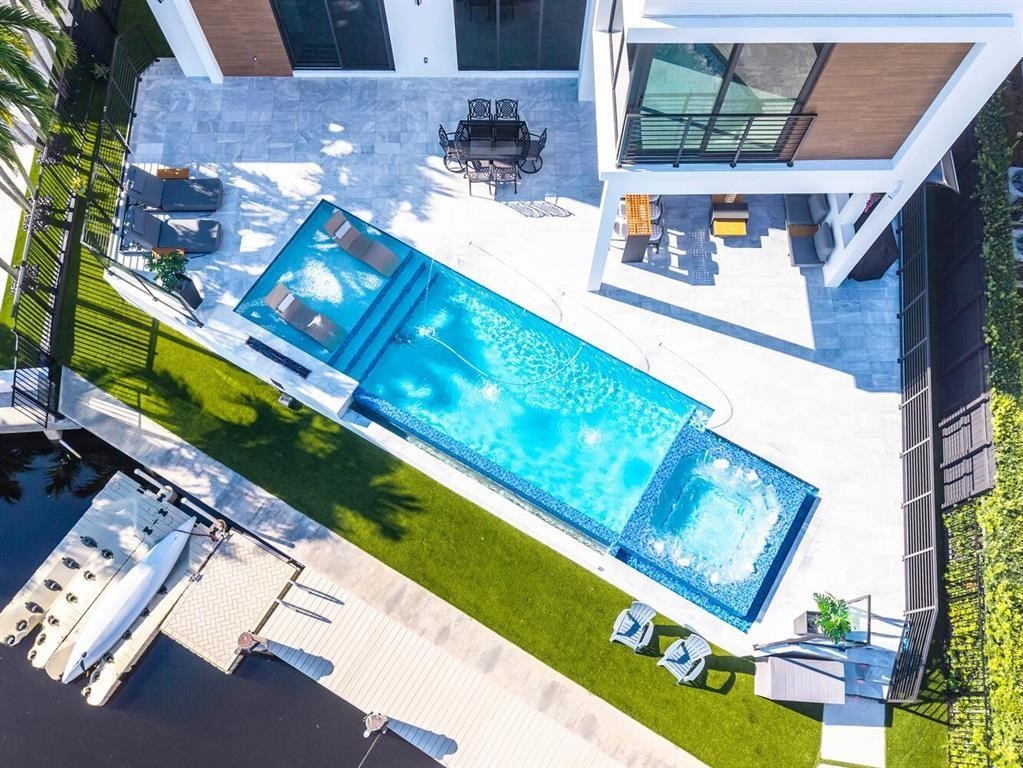 2581 NE 50th Lighthouse Point, FL 33064