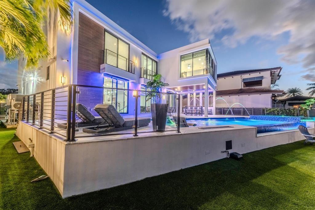 2581 NE 50th Lighthouse Point, FL 33064