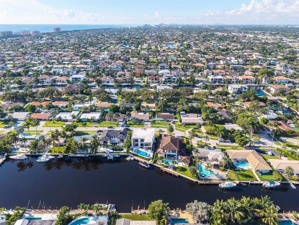 2581 NE 50th Lighthouse Point, FL 33064