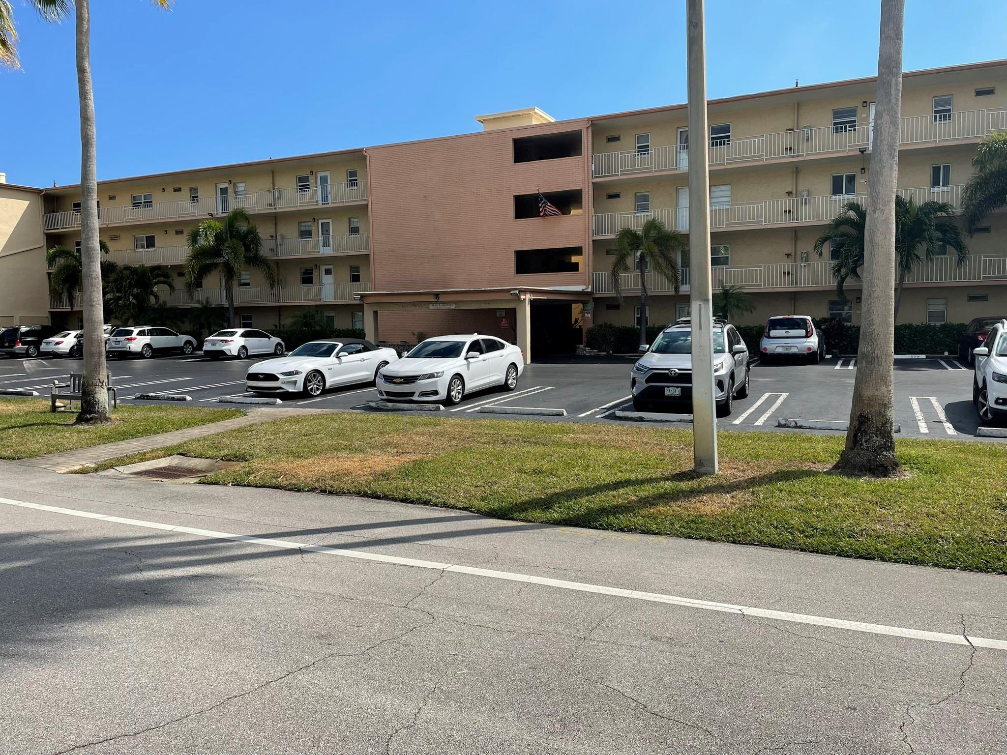 2520 NE 1st #411 Boynton Beach, FL 33435