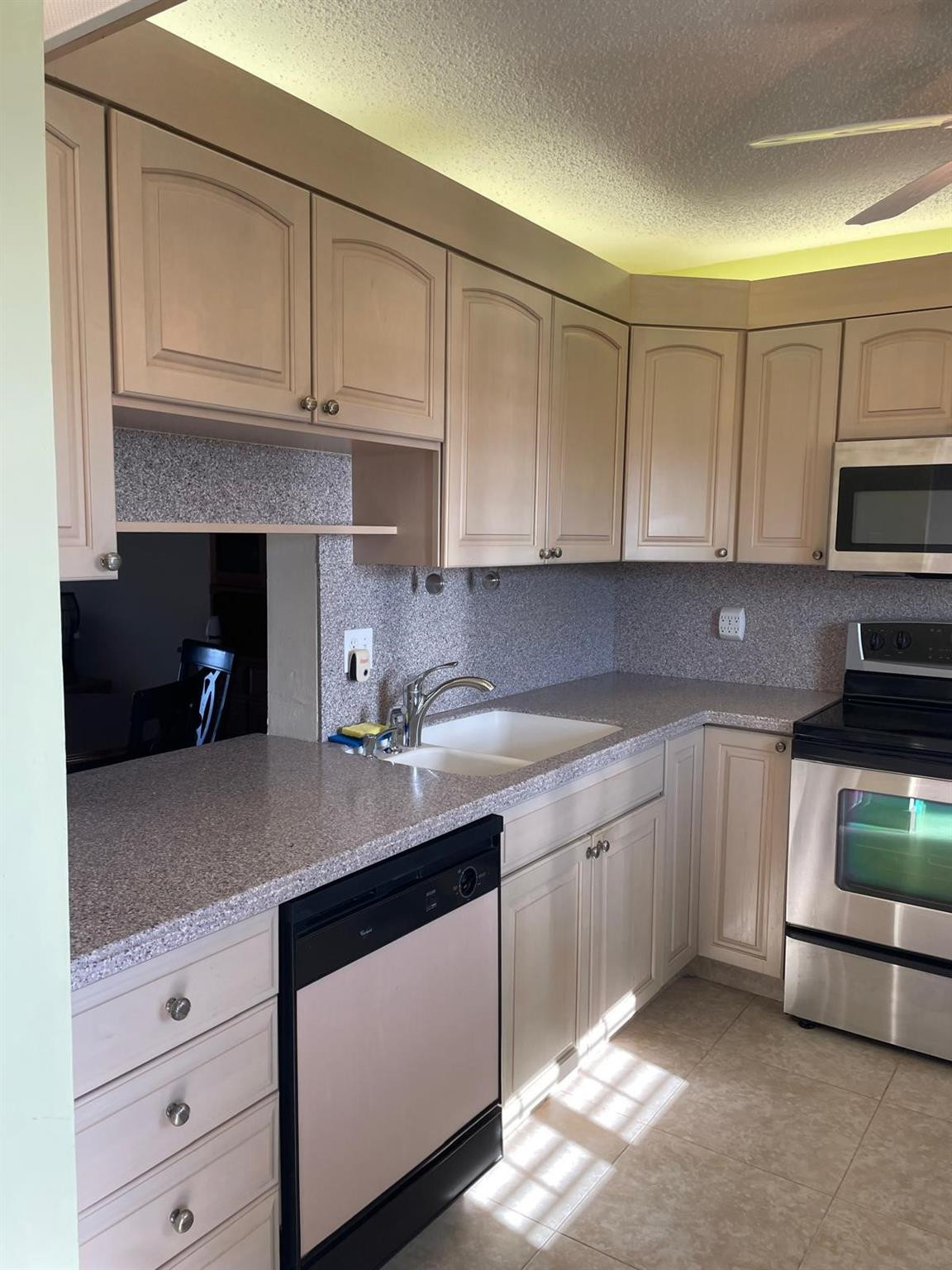 2520 NE 1st #411 Boynton Beach, FL 33435