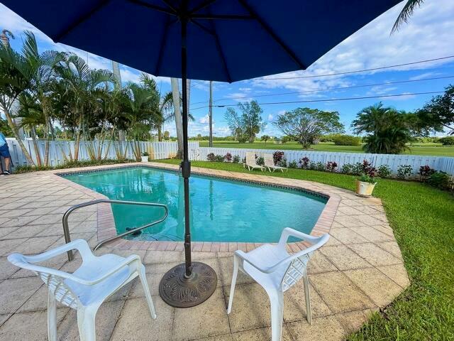416 N Lakeside Dr