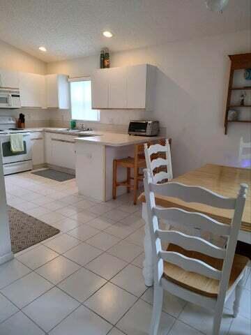 1899 Oak Berry Cir