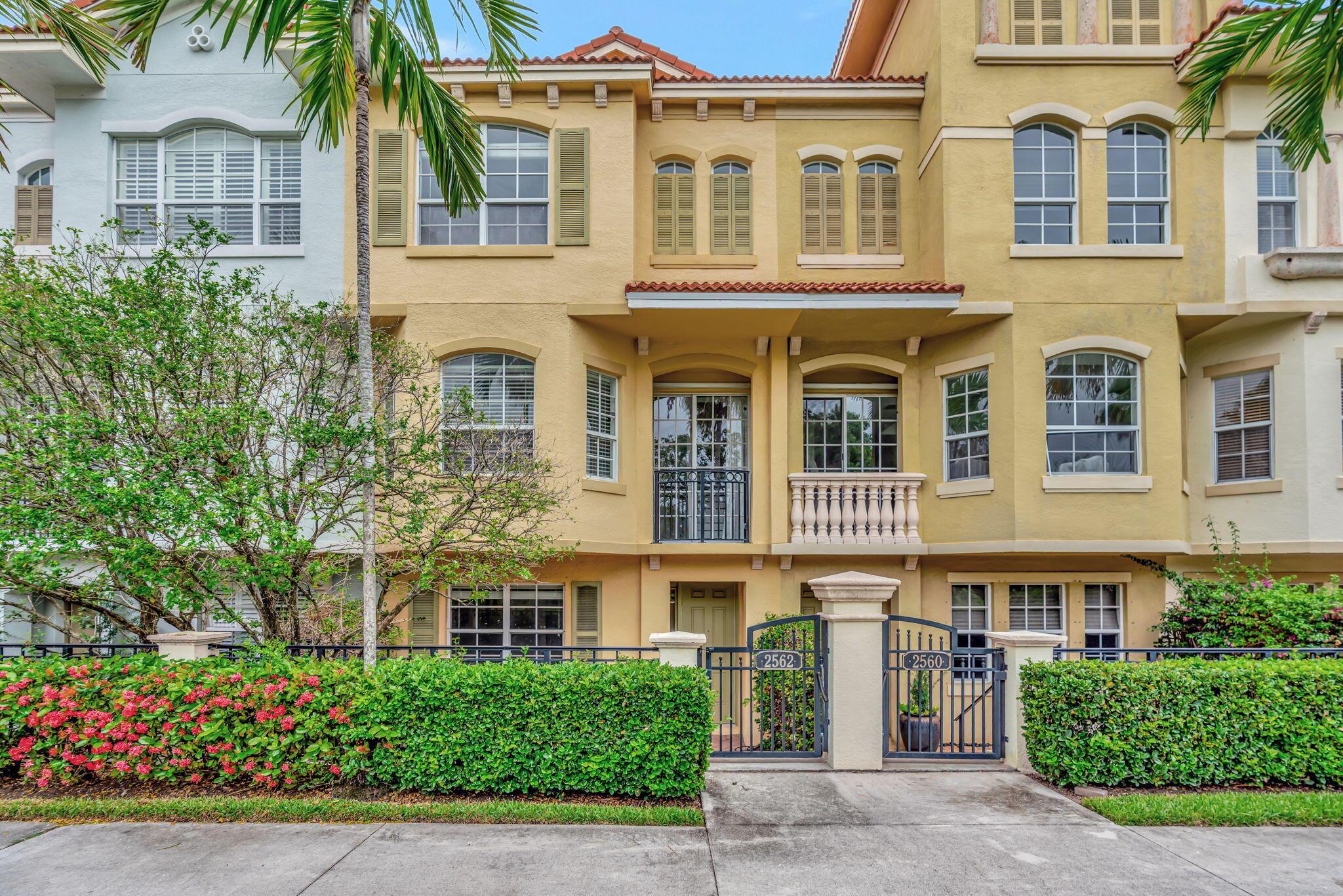 2562 Gardens Pkwy