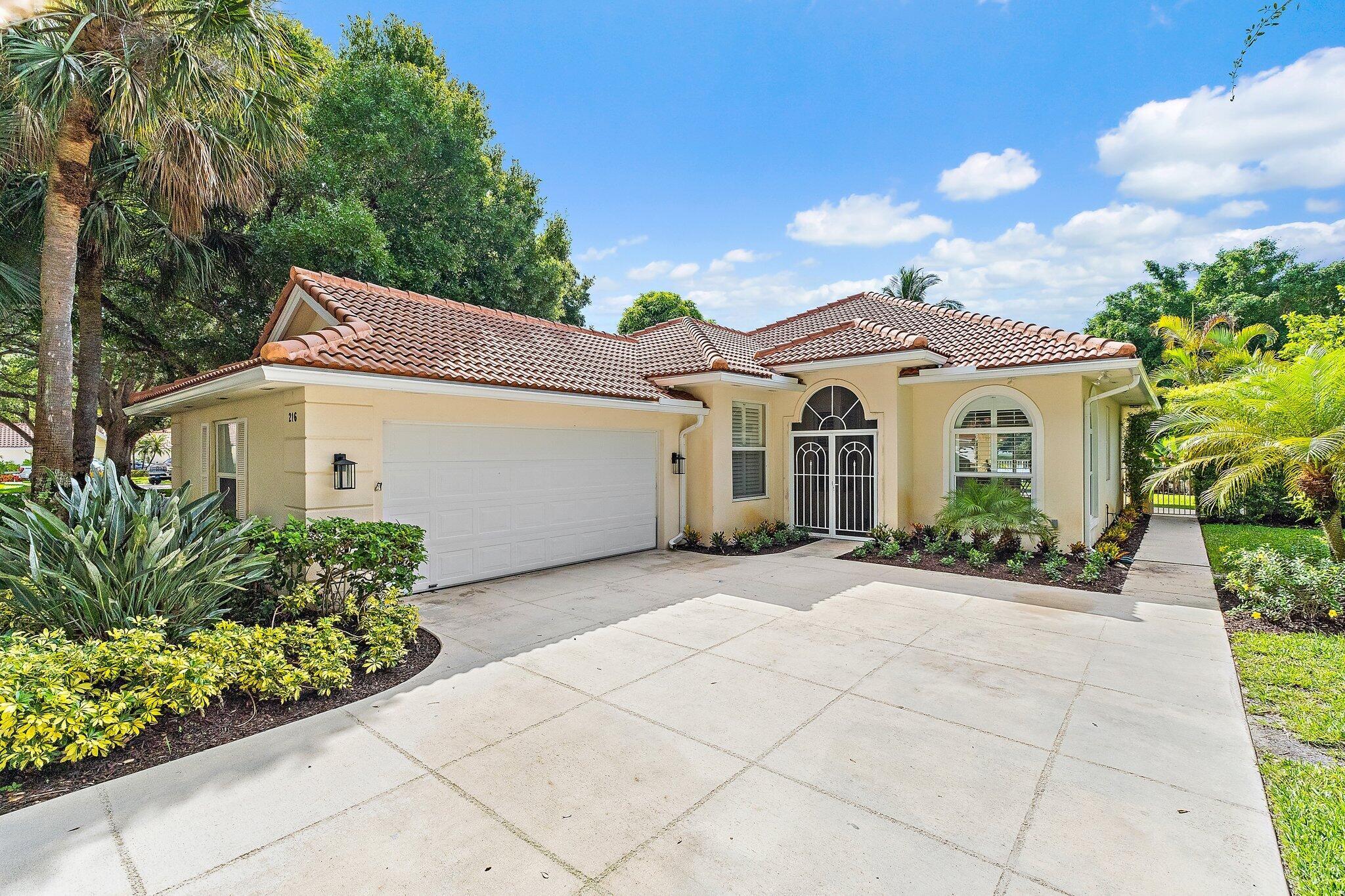 216 E Tall Oaks Cir