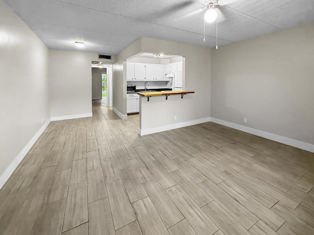 2000 Springdale Blvd #209