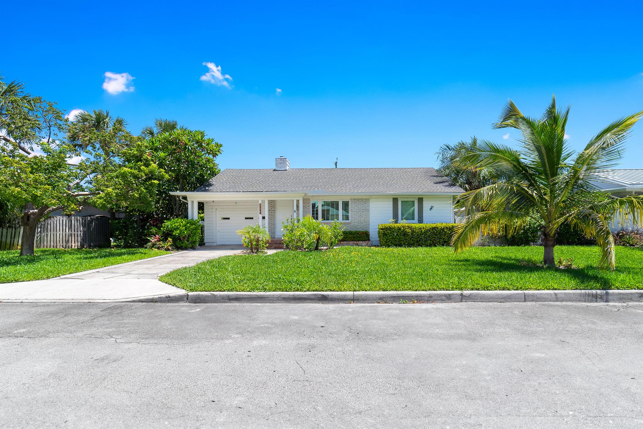 1714 N Palmway