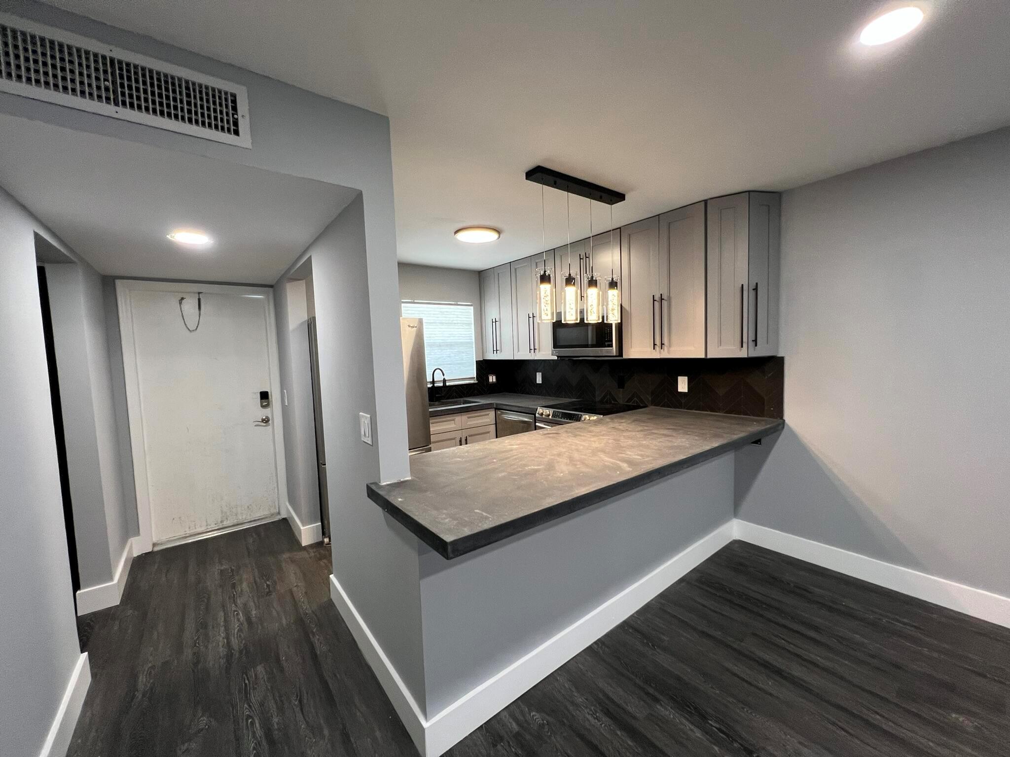 1630 Embassy Dr #306