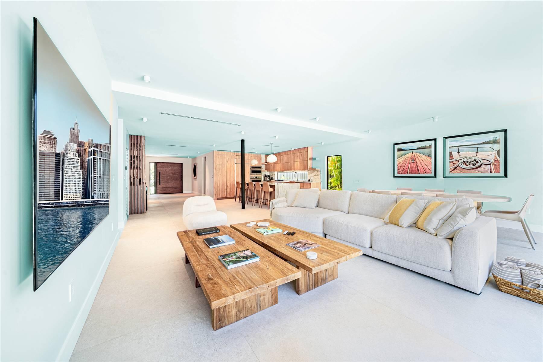 7610 Bayside Ln Miami Beach, FL 33141