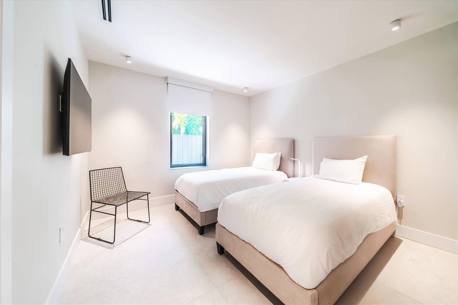 7610 Bayside Ln Miami Beach, FL 33141