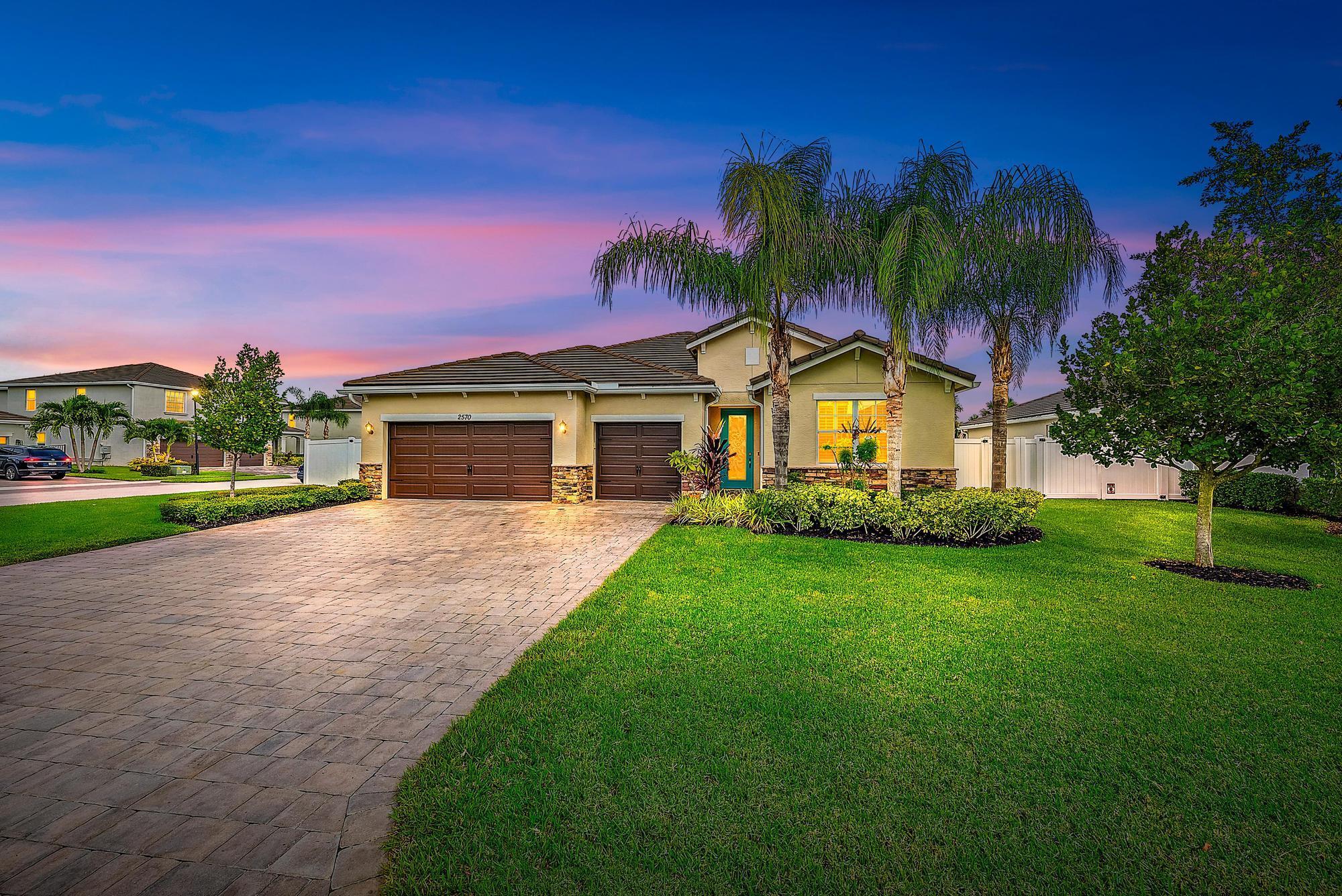 2570 SW Berry Park Cir