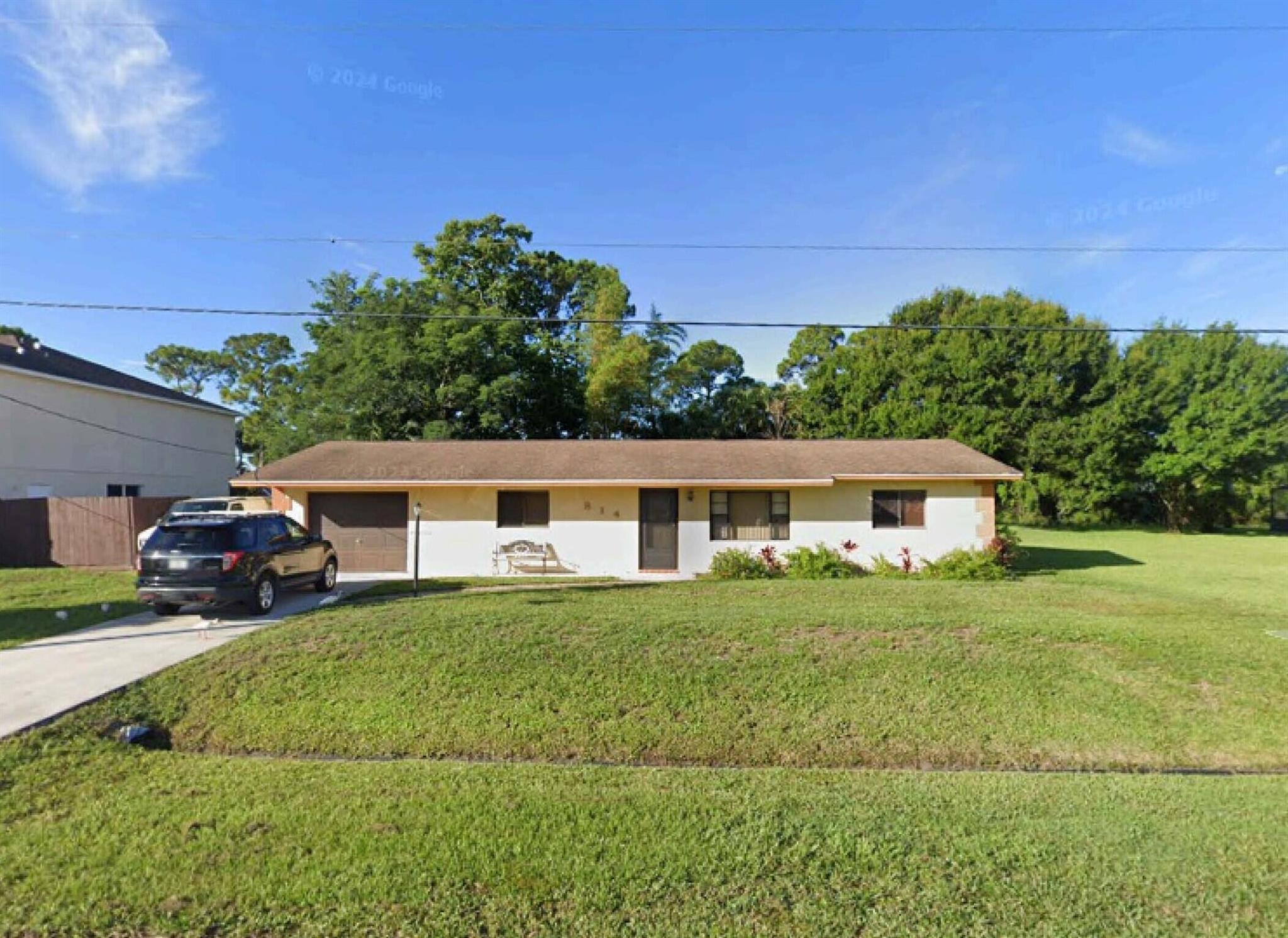814 SE Sweetbay Ave