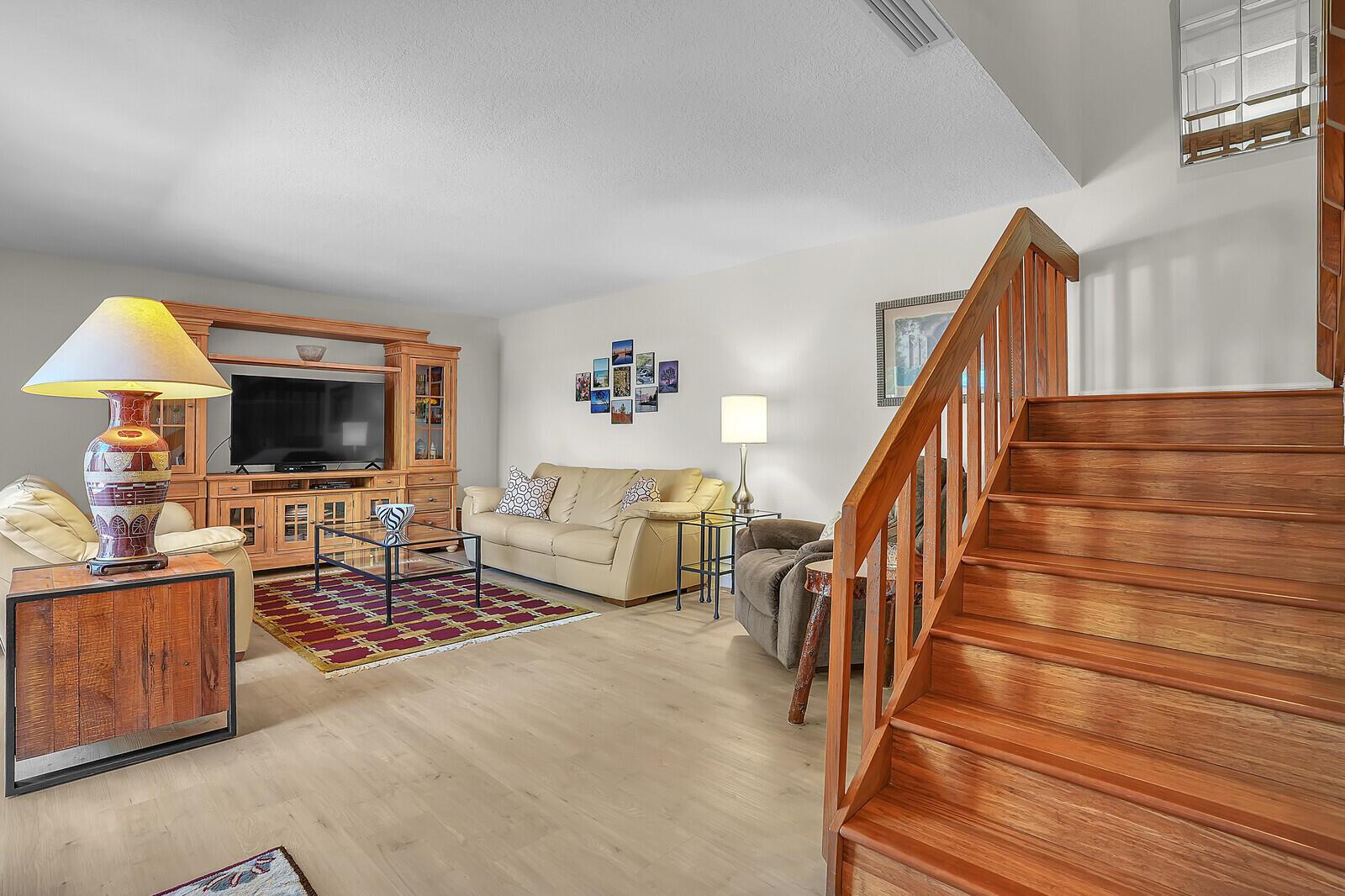 825 Center St #14a Jupiter, FL 33458