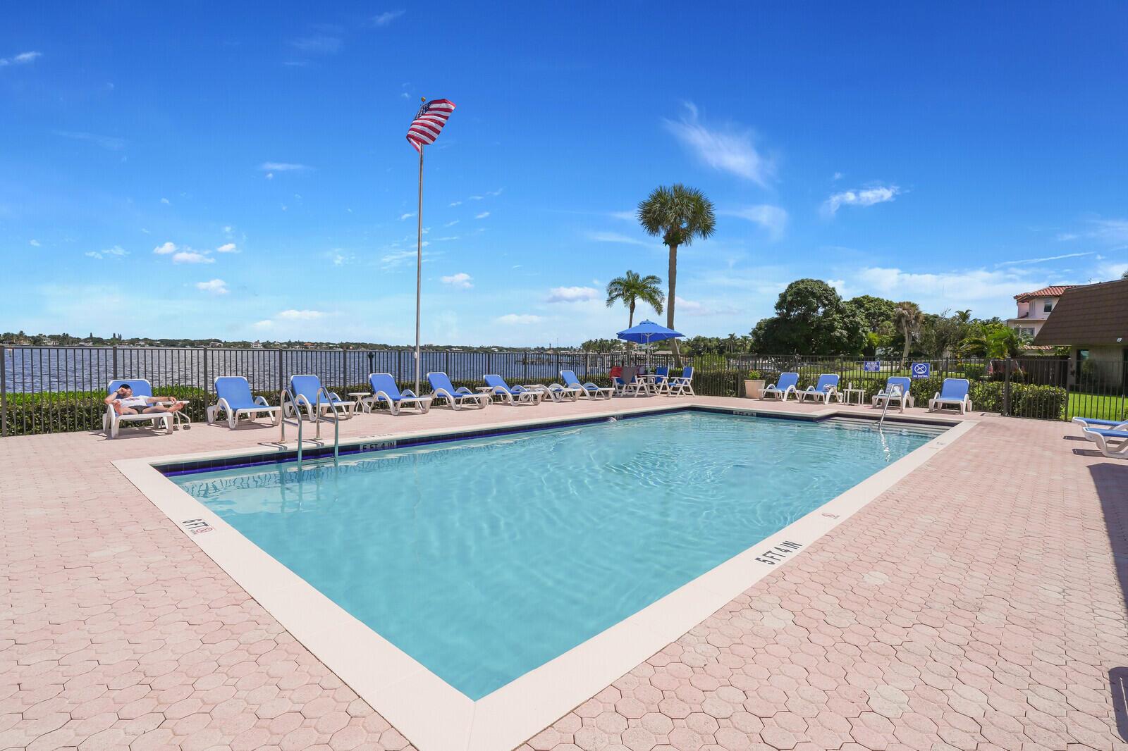 825 Center St #14a Jupiter, FL 33458