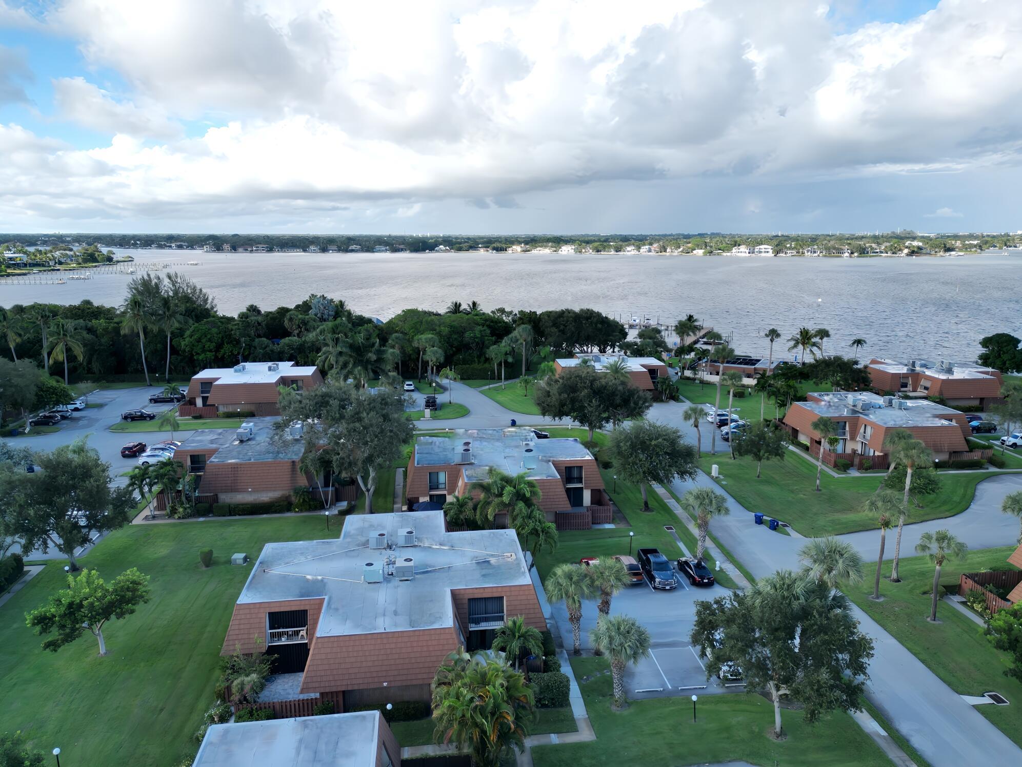 825 Center St #14a Jupiter, FL 33458