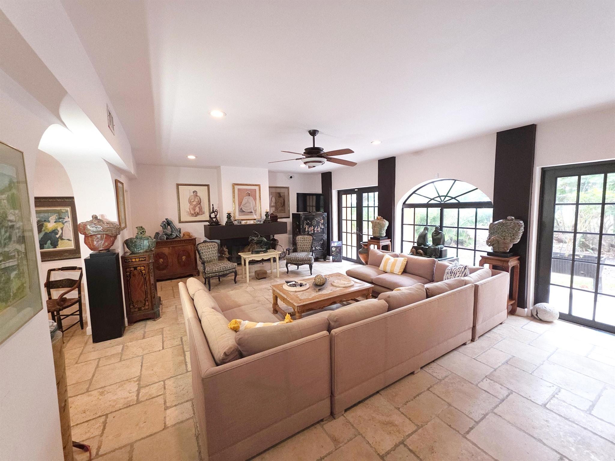 4200 N Surf Rd Hollywood, FL 33019