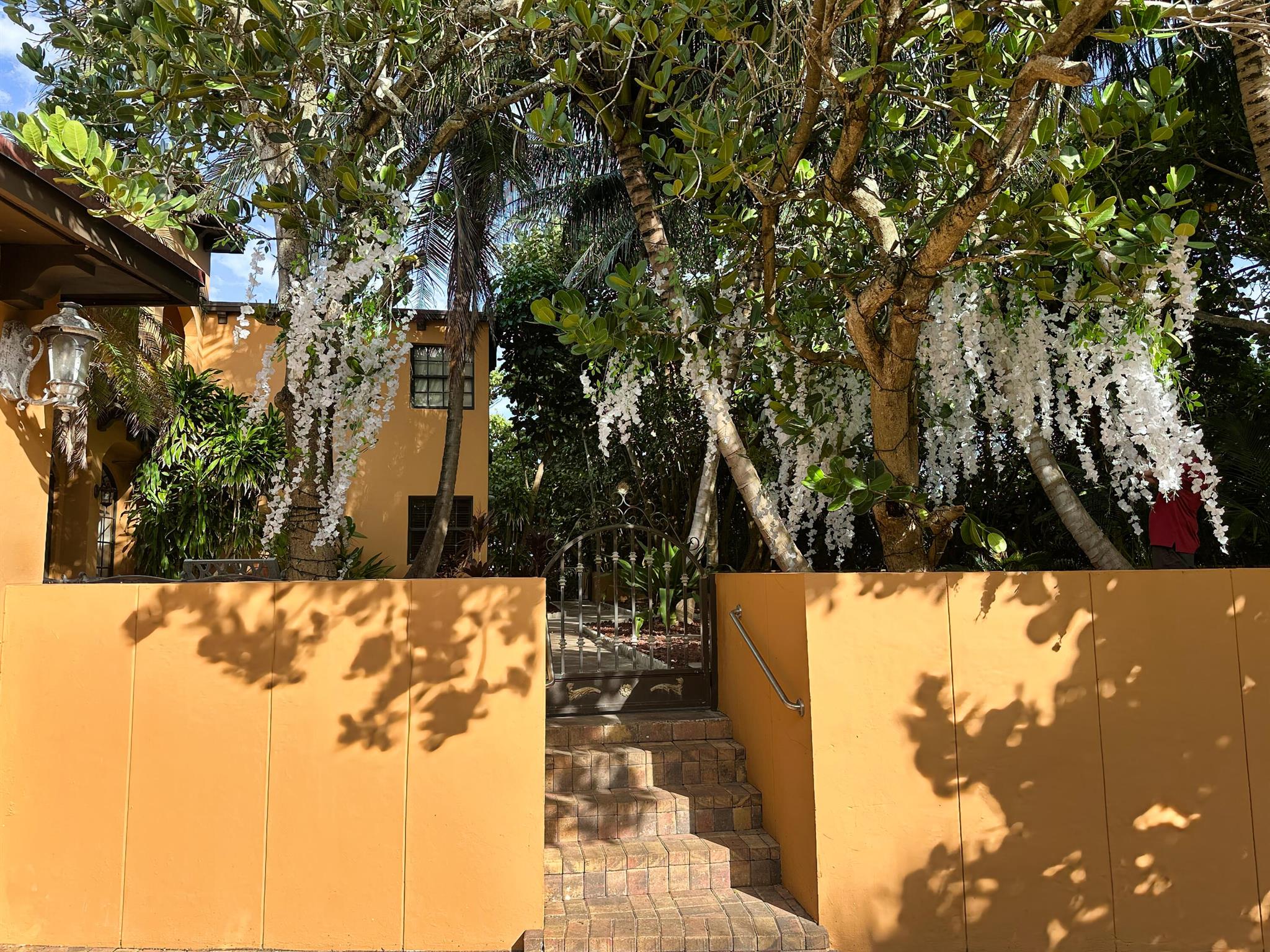 4200 N Surf Rd Hollywood, FL 33019