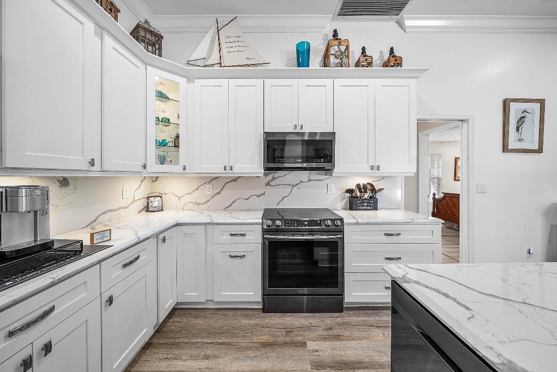 18670 SE Lakeside Jupiter, FL 33469