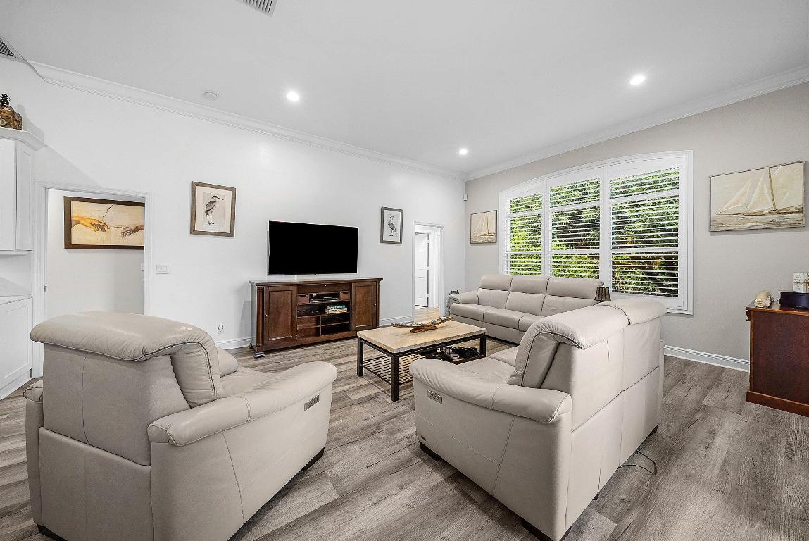 18670 SE Lakeside Jupiter, FL 33469