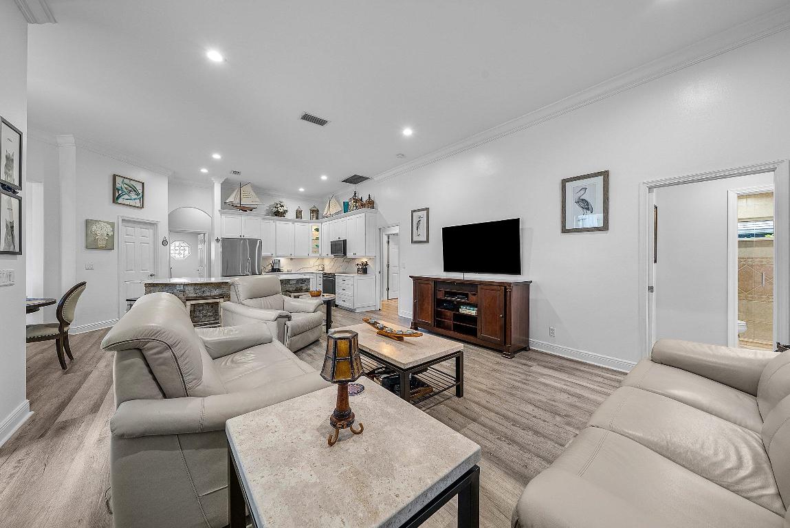 18670 SE Lakeside Jupiter, FL 33469