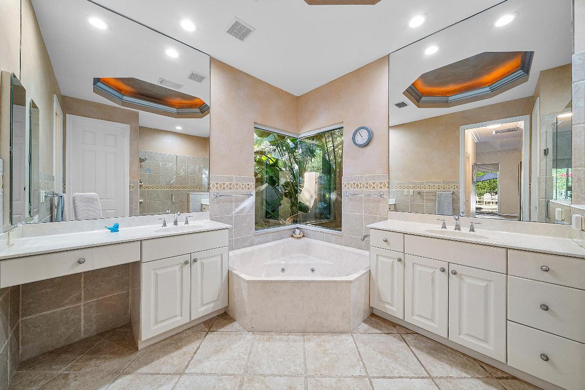 18670 SE Lakeside Jupiter, FL 33469