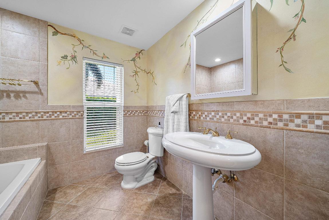 18670 SE Lakeside Jupiter, FL 33469