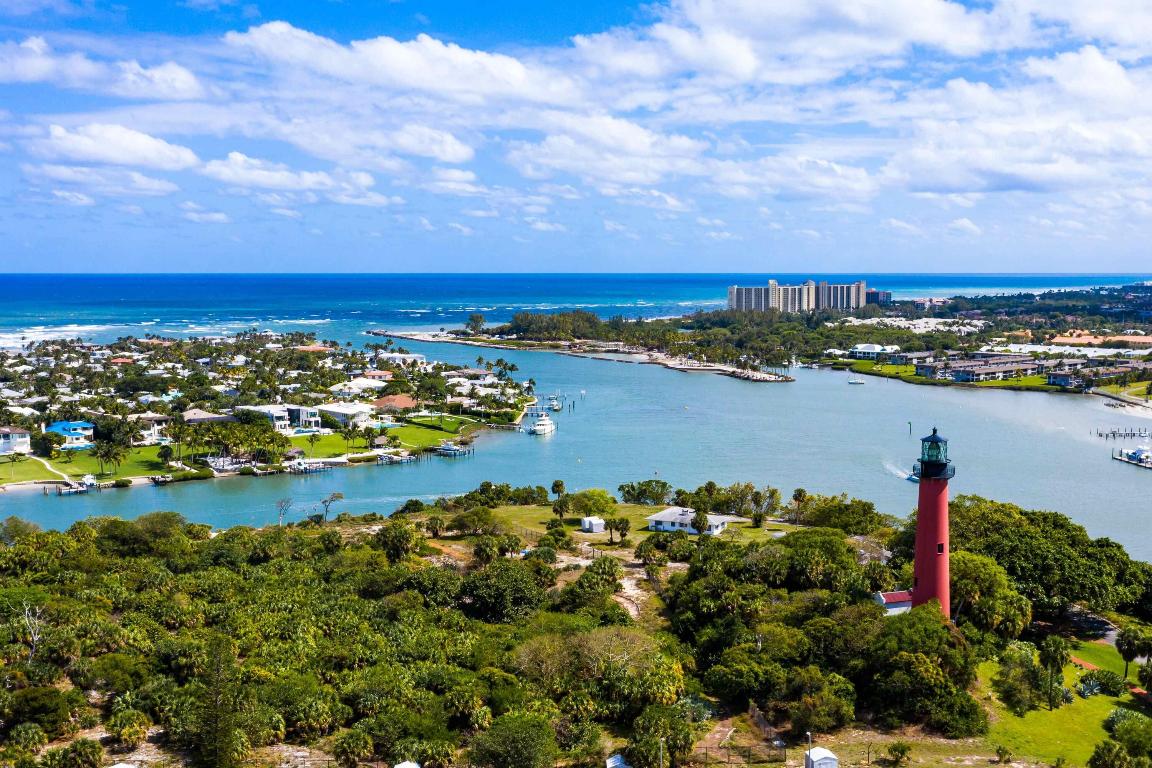 18670 SE Lakeside Jupiter, FL 33469