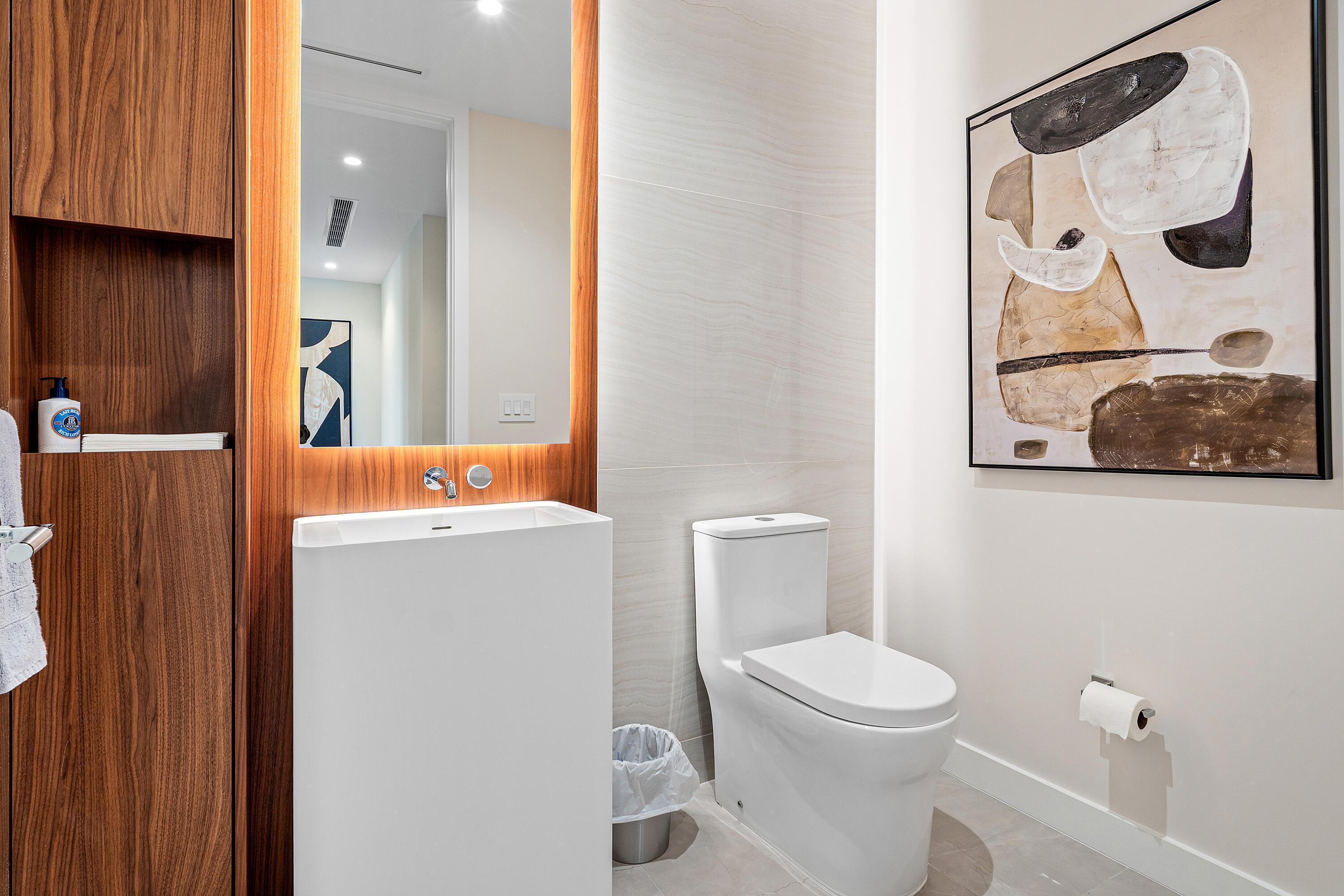 220 SE Mizner #810 Boca Raton, FL 33432