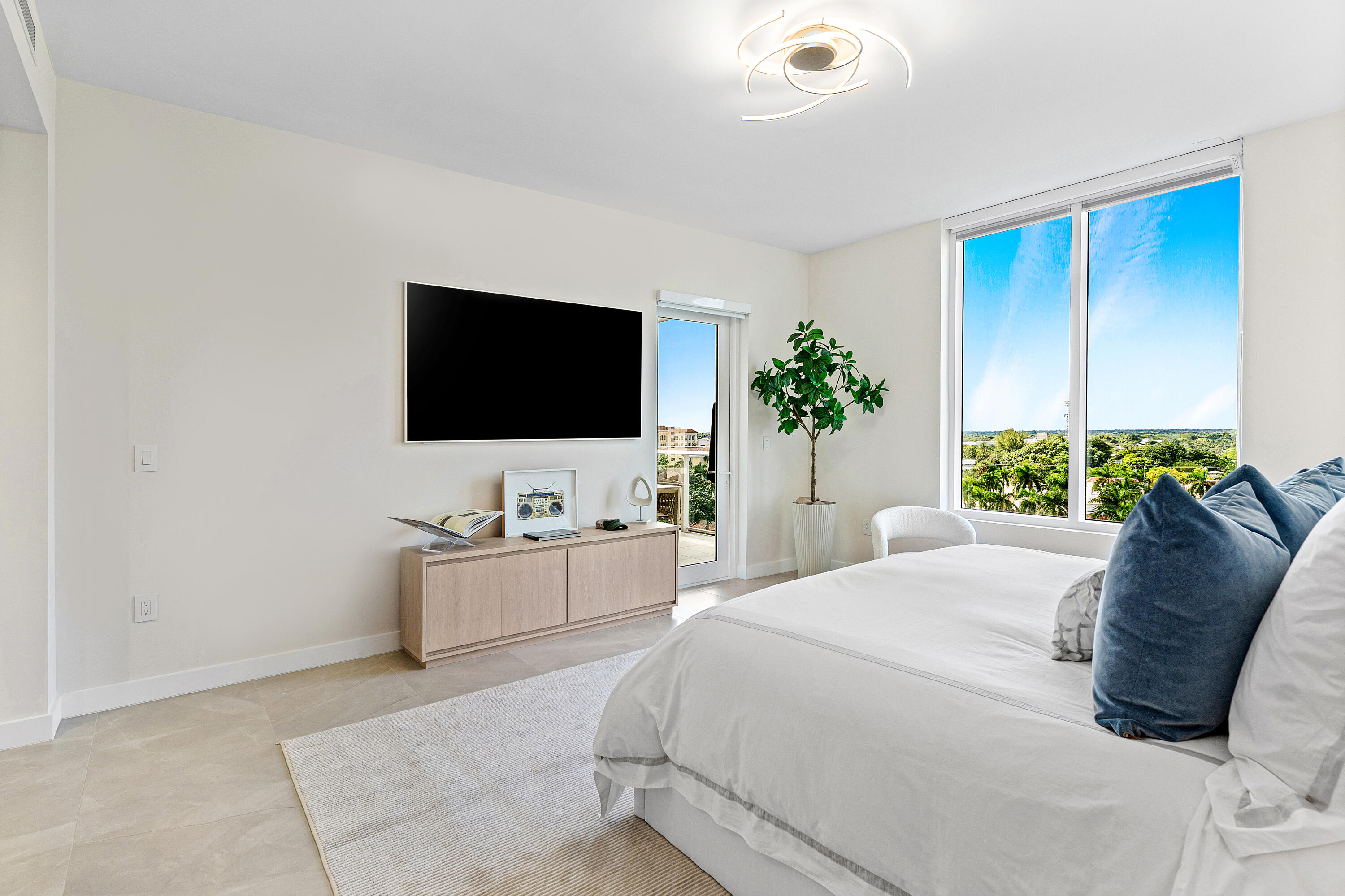 220 SE Mizner #810 Boca Raton, FL 33432