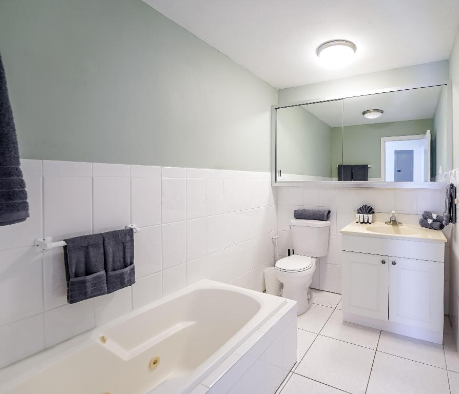 2531 NE 47th Lighthouse Point, FL 33064