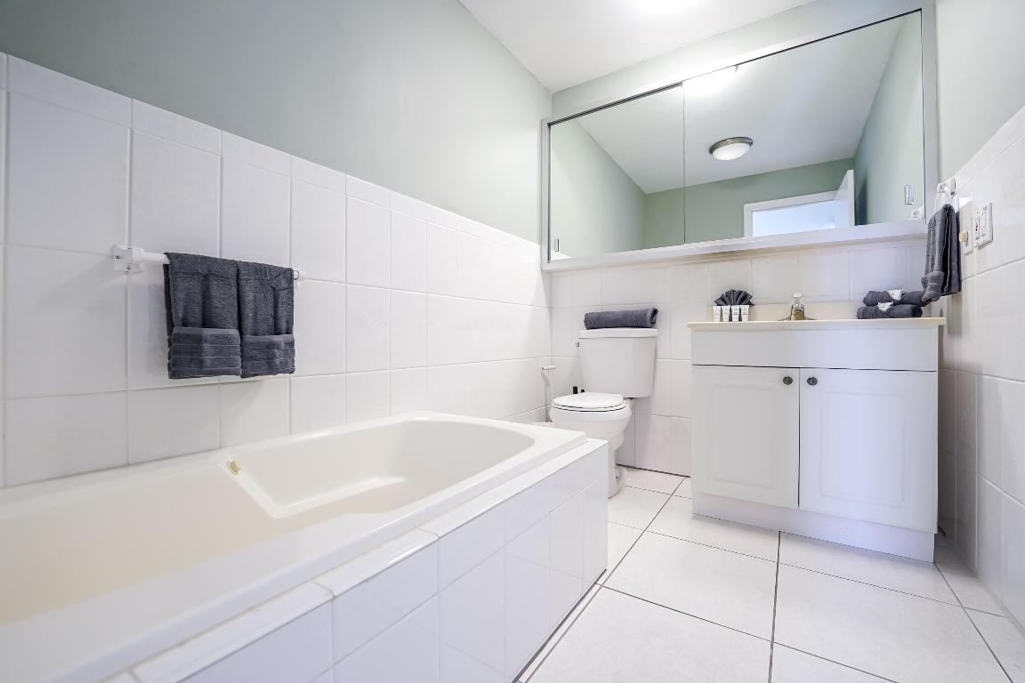 2531 NE 47th Lighthouse Point, FL 33064