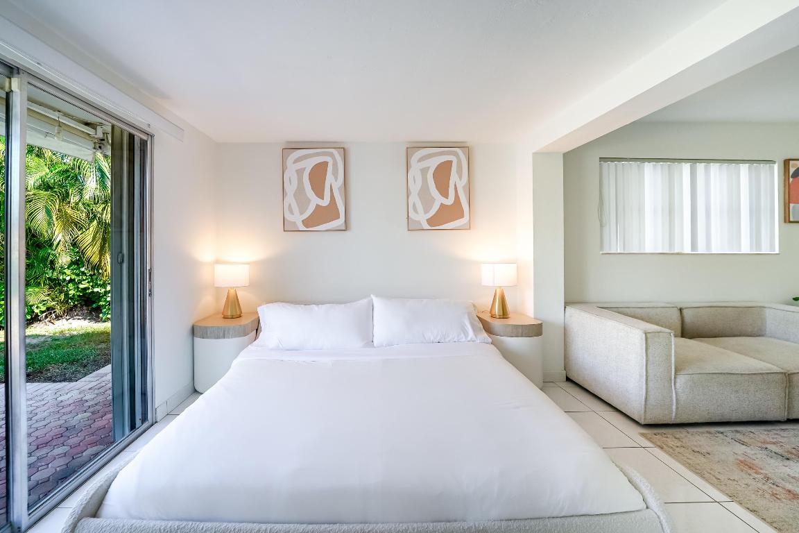 2531 NE 47th Lighthouse Point, FL 33064