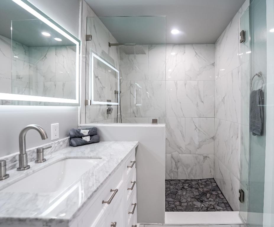 2531 NE 47th Lighthouse Point, FL 33064