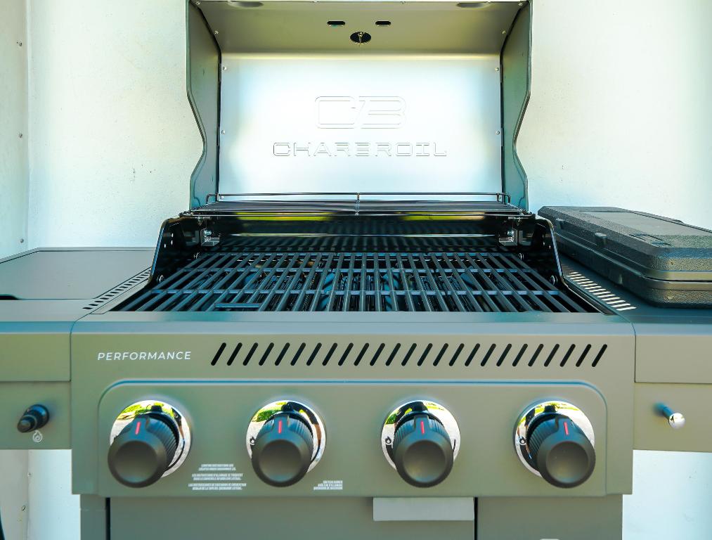 2531 NE 47th Lighthouse Point, FL 33064