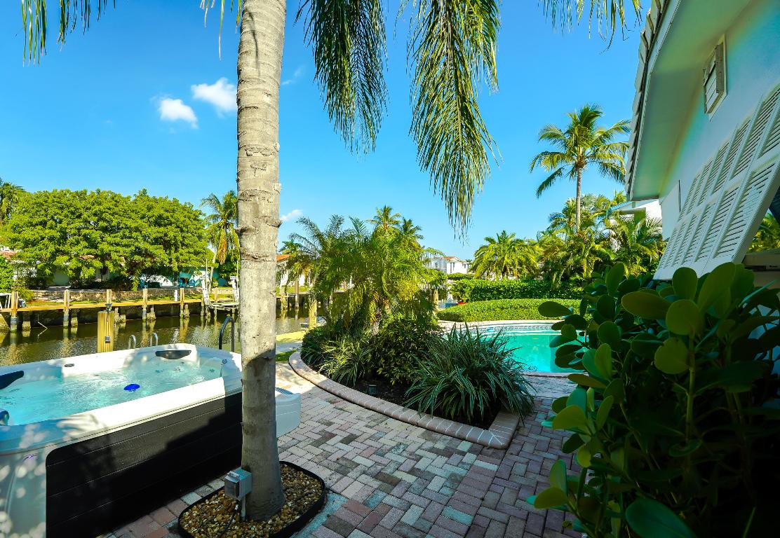 2531 NE 47th Lighthouse Point, FL 33064