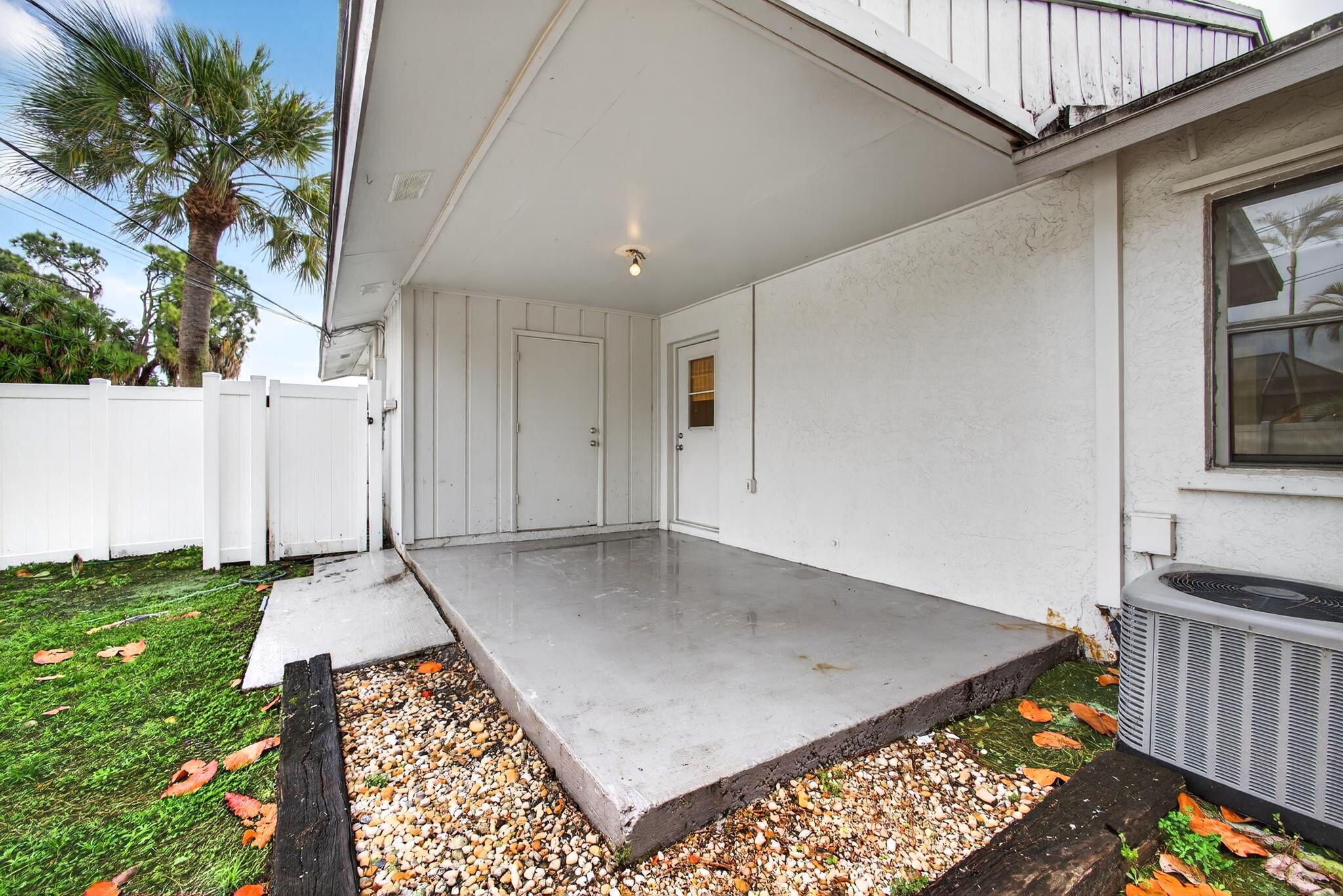 6253 Francis Jupiter, FL 33458