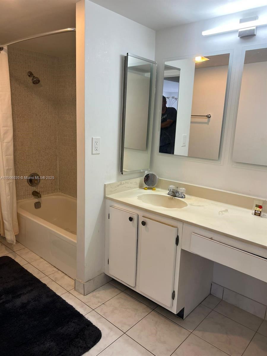 image Winston Towers 700 Condo14