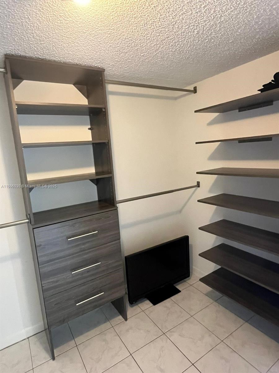 image Winston Towers 700 Condo17