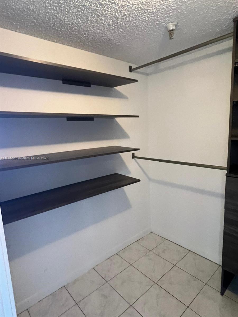 image Winston Towers 700 Condo20