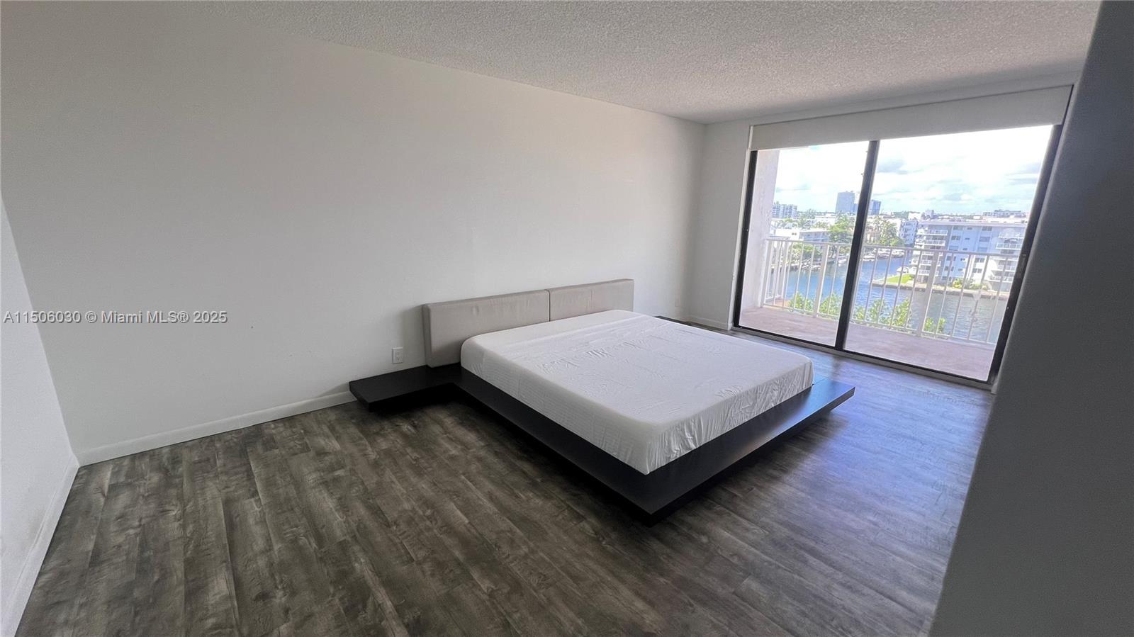 image Winston Towers 700 Condo23