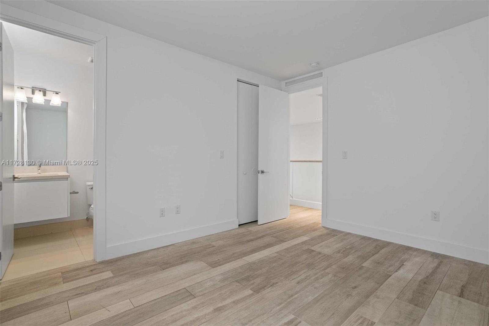 10296 NW 74th Ter Doral, FL 33178