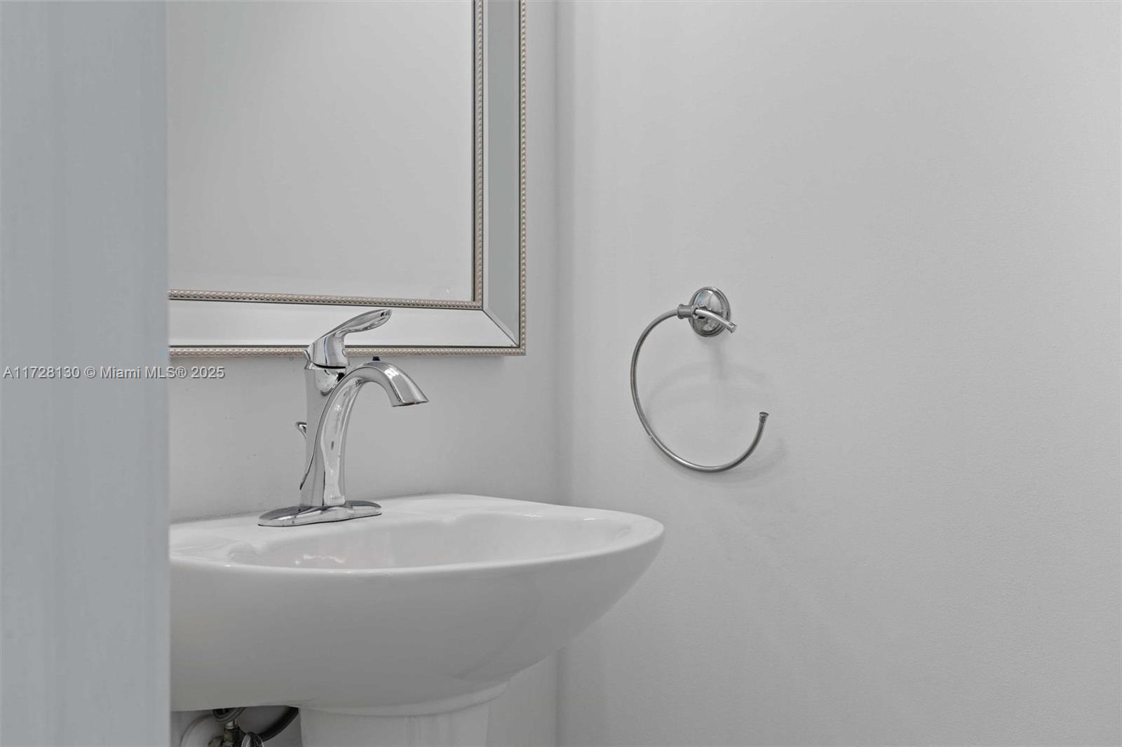 10296 NW 74th Ter Doral, FL 33178