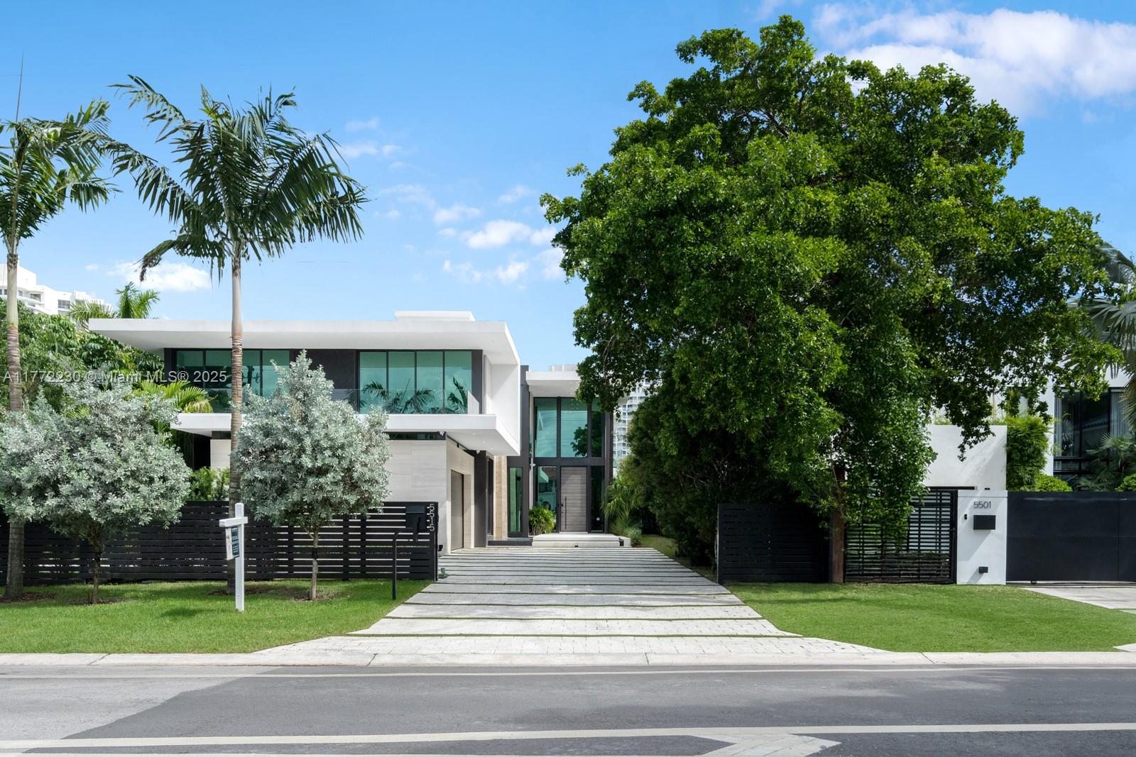 5515 Pine Tree Dr Miami Beach, FL 33140