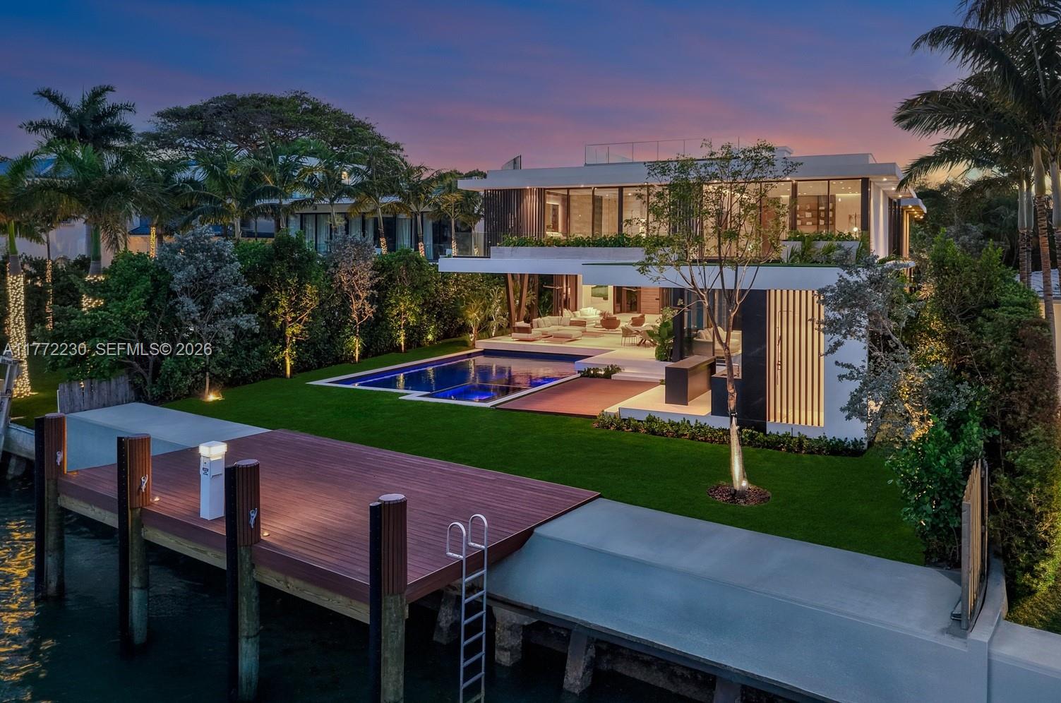 5515 Pine Tree Dr Miami Beach, FL 33140