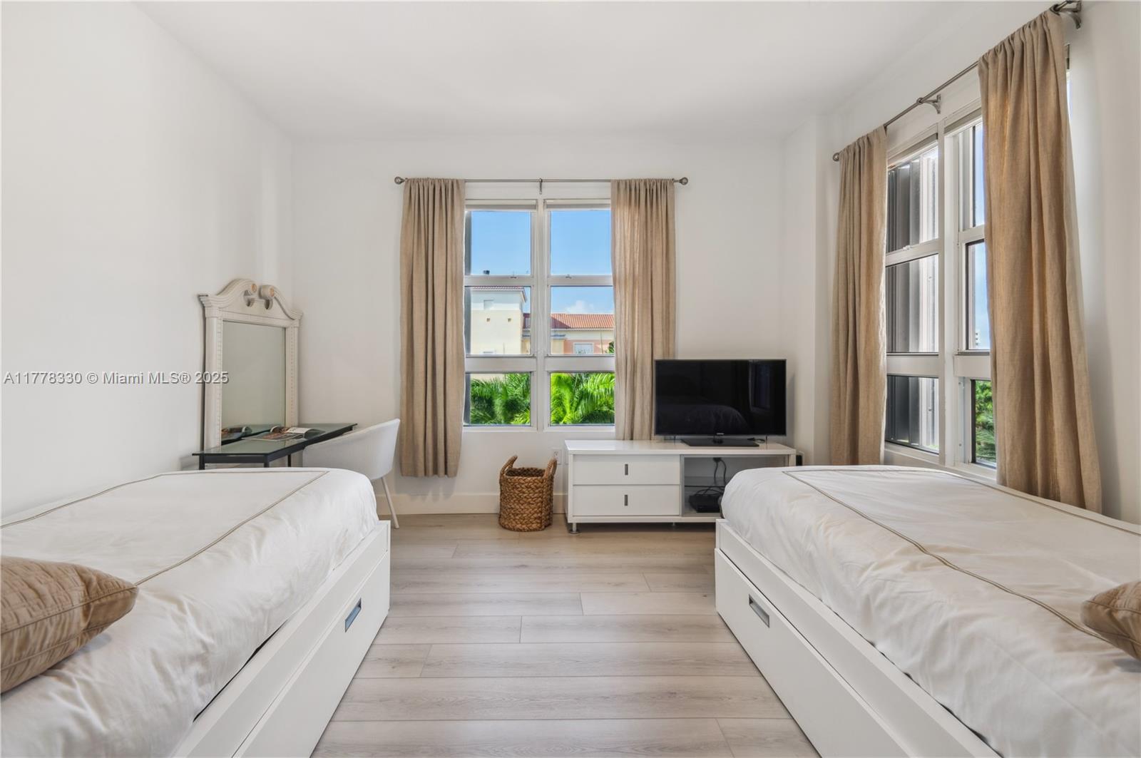 747 Crandon Blvd #PH10 Key Biscayne, FL 33149